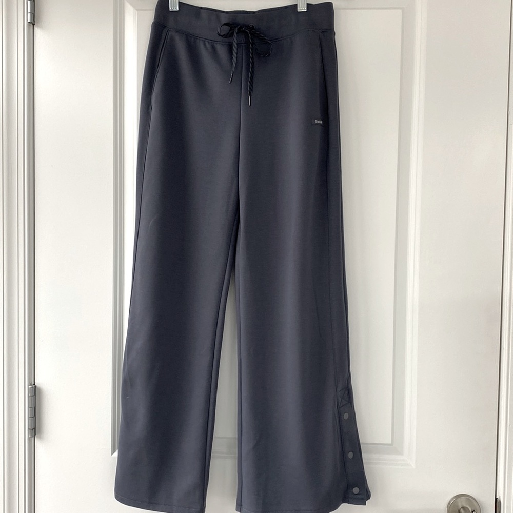 Brand new Jaanuu  grey scrub set.